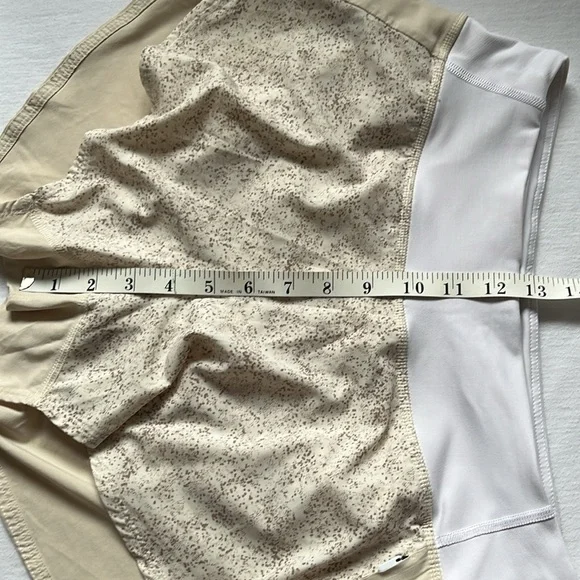 NWOT Outdoor Voices, Hudson, Cream Patterned, Running Shorts, Size M - Picture 11 of 12